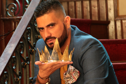 El diseñador se siente muy cómodo con su incursión en el ámbito de la joyería.