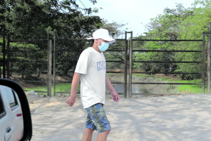 Hecho. Para los ciudadanos, si no fuera por la mascarilla pasar junto a las lagunas de oxidación sería imposible.
