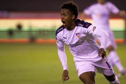 Djorkaeff Reasco volvió a convertirse en el héroe del equipo capitalino.