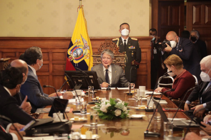El presidente Guillermo Lasso, mantuvo una reunión con representantes del sector del transporte.
