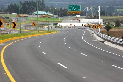 Ampliación. Desde 2016 no se ha firmado el acta de entrega definitiva de la vía Pifo-Papallacta, entre el MTOP y la empresa China Road and Bridge Corporation.