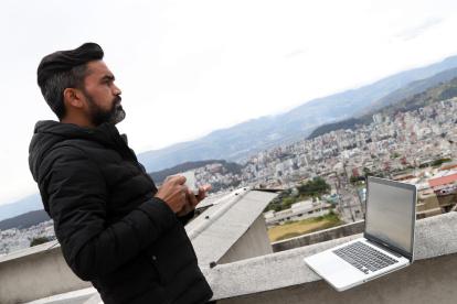 Entrevista a  ABHISHKEY YADAV un extranjero de nacionalidad Indu que debido a su trabajo de modalidad teletrabajo le ha permitido recorrer por varios paises del mundo incluido el Ecuador  Quito 30 de Julio de 2021 Agencia(ag-extra ag-expreso-ag-quito) Gustavo Guaman