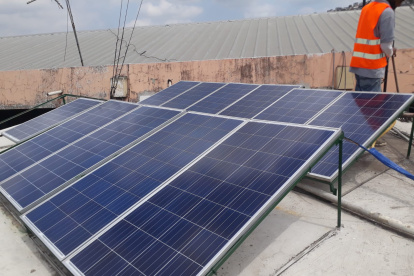 Los paneles fotovoltaicos que almacenan la energía solar.