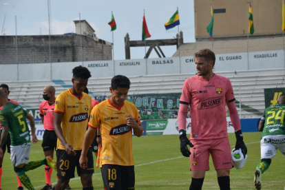 Orense y Barcelona empatan 0-0 en el primer tiempo.