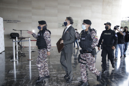 Acusado. Pablo Celi, prisionero de la cárcel 4, el día en que fue escoltado hasta la Comisión de Fiscalización. Hoy se repetirá esta escena en el Pleno.