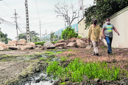 Terreno. Este es el terreno adjunto a la urbanización que recibe las aguas negras de la planta de tratamiento de aguas residuales de Colinas del Bosque.
