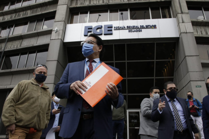 Documento. El presidente de la Comisión de Fiscalización Fernando Villavicencio presentó una denuncia por el caso glosas.