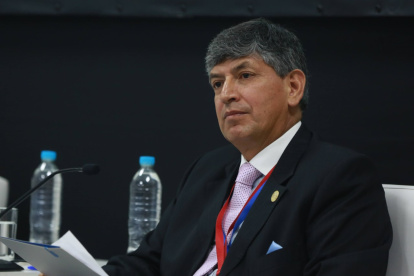 Vicecanciller denunció la falsificación de permisos de salida de menores por parte de redes de tráfico ilegal de migrantes.