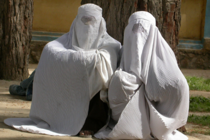 En el régimen talibán las mujeres deben cumplir por lo menos con 30 reglas.