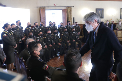 Homenaje. El presidente Guillermo Lasso durante la ceremonia de reconocimiento a la Policía.