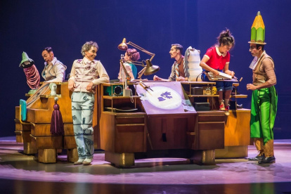Fotografía cedida por Disney que muestra un momento del show "Drawn of Life" del Circo del Sol. EFE/Matt Beard/Disney