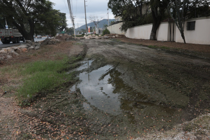 Con estas aguas negruzcas lidia Colinas del Bosque. La empresa asegura que no hay desperfectos.