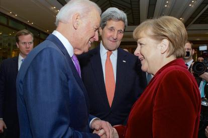 Joe Biden y Angela Merkel.