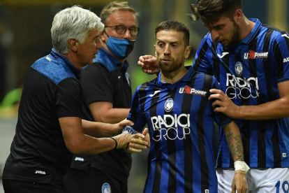 Gasperini (i) habría perdido los estribos por Gómez (d) gracias a su desobediencia.