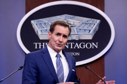 El portavoz del Pentágono, John Kirby, habla durante una rueda de prensa, el 16 de agosto de 2021, en Washington.