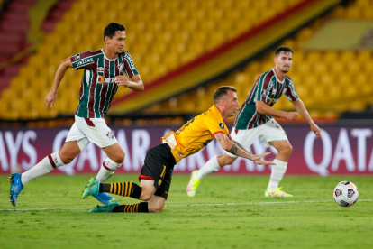 Barcelona perdió el control de las acciones, Fluminense toma la iniciativa.