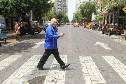 El comunicador tiene 55 años y su especialidad es la crónica roja.