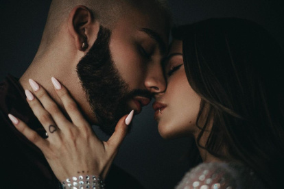 Tini presentó al lado de Manuel Turizo el tema Maldita foto que habla de una relación que se acabó, pero una de las partes aún no olvida a la otra persona del todo.