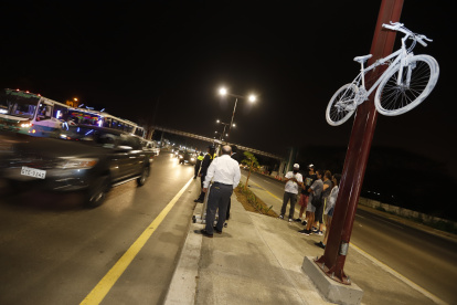 Iniciativa. La bicicleta fue colocada la noche del martes 17 de agosto.