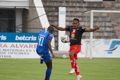 Técnico Universitario buscó más el arco rival, pero no tuvo la puntería necesaria para abrir el  marcador.