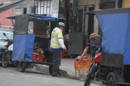 Ilícito. En la cooperativa Molina Frank, en el sur de la urbe, faenan pollos y los transportan en tricimotos. Esta es una de las casas señaladas por un informe del Municipio de Guayaquil.