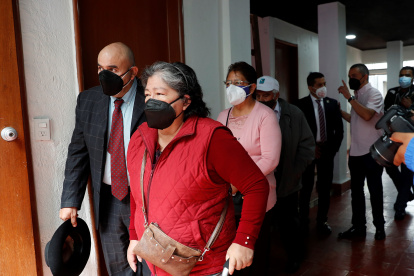 Familiares y heridos en el accidente de la linea dorada del Sistema de Transporte Colectivo (Metro)