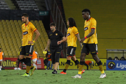 Barcelona perdió ante Liga de Quito en el estadio Monumental y quedó a cuatro puntos del líder, Independiente del Valle.