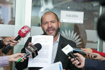 El jefe de bloque de Izquierda democrática, Alejandro Jaramillo, es uno de los denunciantes en contra de Bella Jiménez que llegó a la Asamblea bajo el auspicio de esta organización política.