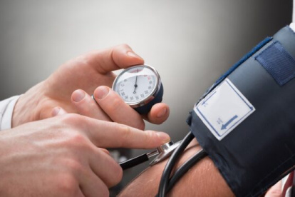 La toma de presión a los pacientes es un ejercicio indispensable para controlar la enfermedad.