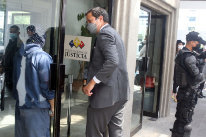 Diligencia. Marcelo Icaza, patrocinador de la posible víctima del delito sexual, a su ingreso a la Corte Nacional.