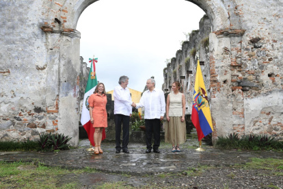 Ayer, el presidente de México, Manuel López-Obrador, en su encuentro con el presidente de Ecuador, Guillermo Lasso.