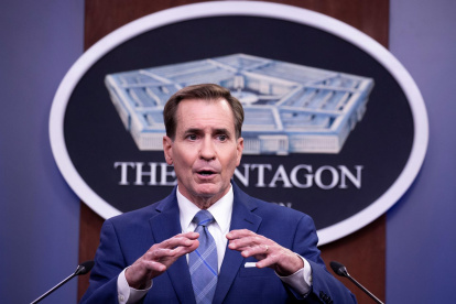 En la imagen un registro del portavoz del Pentágono, John Kirby, quien anunció este jueves que se ha producido una explosión fuera del aeropuerto de Kabul.