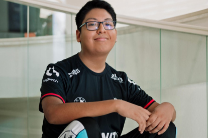 Fotografía cedida hoy por Riot Games, que muestra al chileno Cristian "Cody" Quispe, carrilero central del campeón Infinity en Ciudad de México (México).