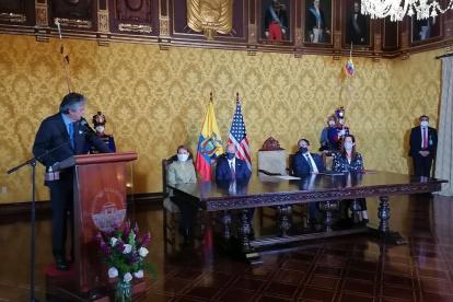 Lasso habla en el acto en el Palacio de Carondelet en el que se formalizó el incremento de 5,8 millones de dólares en la ayuda estadounidense a Ecuador para la lucha contra el narcotráfico.