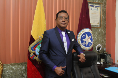 Con 59 años de edad y 30 de profesión, el doctor Wilson Tenorio ha cumplido importantes funciones tanto en su vida universitaria como profesional.