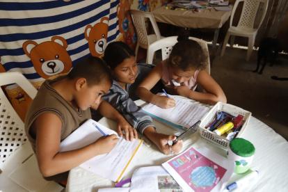 Cientos de estudiantes estudian desde casa desde hace más de 18 meses.