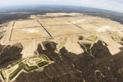 Símbolo. La famosa imagen del terreno aplanado y hoy inservible que le costó 1.200 millones de dólares al país es el resumen de una época.