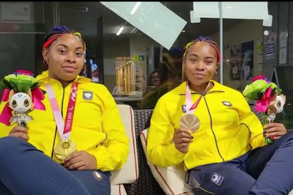 Poleth Mendes y Anaís Méndez pintaron de amarillo, azul y rojo el podio del lanzamiento de bala den Tokio 2020.