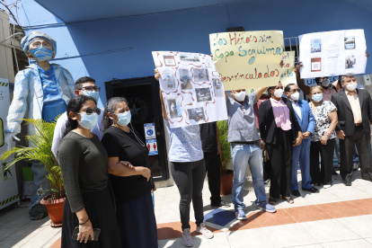 Familiares y pacientes de enfermedades raras y catastróficas solicitaron ayer en Guayaquil la declaratoria de emergencia en la seguridad social, por sus deficiencias.