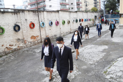 Los estudiantes de la Unidad Educativa Manuela Cañizares compartieron la inauguración del año lectivo con el presidente Guillermo Lasso.