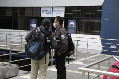 Operativo. Miembros de la Policía y de la Fiscalía ejecutaron un operativo con allanamientos y detenciones.