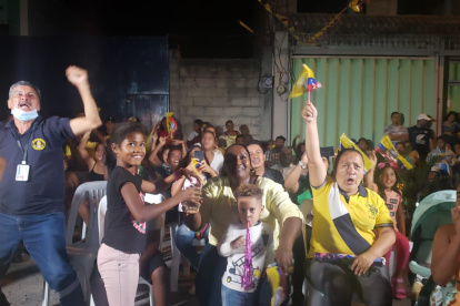 Narcisa España, madre de Kiara Rodríguez, celebró la victoria de su hija.