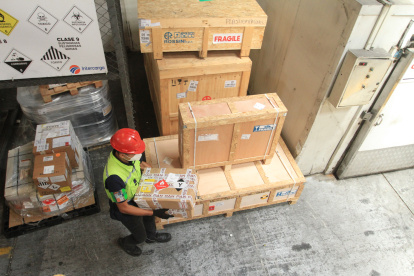 Bodegas. En las almaceneras temporales siempre entra o sale una gran variedad de artículos. En su mayoría, importados.