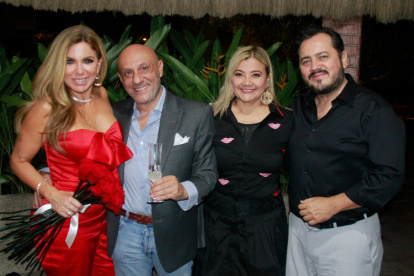 Los novios con Beba Brito y Jaime Jiménez.