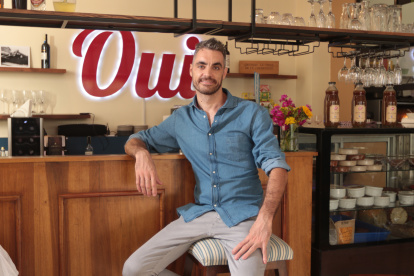 Pese a que llegó a Ecuador por amor, terminó con su novia guayaquileña. Lejos de desanimarse, decidió fijar su residencia en la Perla del Pacífico.