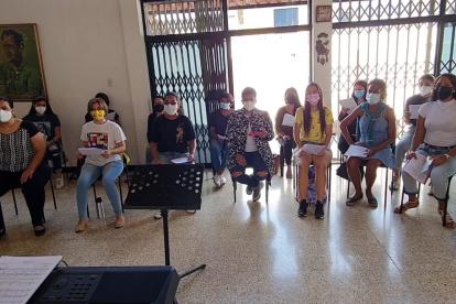 El Coro Femenino de la Universidad de Guayaquil, durante uno de los ensayos presenciales los fines de semana.