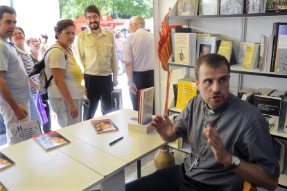 Xavier Novell, que fue el obispo más joven de España,  ha renunciado a su cargo. Kiko Huesca / EFE