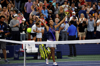 Flushing Meadows (United States), 05/09/2021.- Leylah Fernandez of Canada reacts to the crowd after defeating Angelique Kerber of Germany after their match on the seventh day of the US Open Tennis Championships the USTA National Tennis Center in Flushing Meadows, New York, USA, 05 September 2021. The US Open runs from 30 August through 12 September. (Tenis, Abierto, Alemania, Estados Unidos, Nueva York) EFE/EPA/JOHN G. MABANGLO