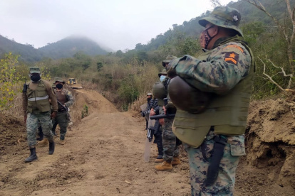 Ecuador descubre una base de descanso clandestina en la frontera con Colombia.
