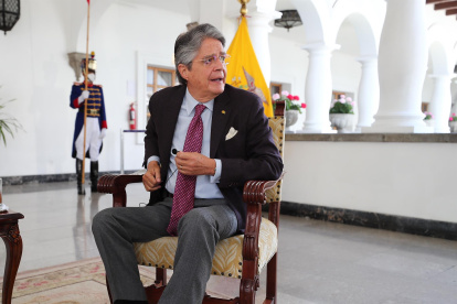 El presidente de Ecuador, Guillermo Lasso, habla en entrevista con Efe hoy, en Quito (Ecuador).